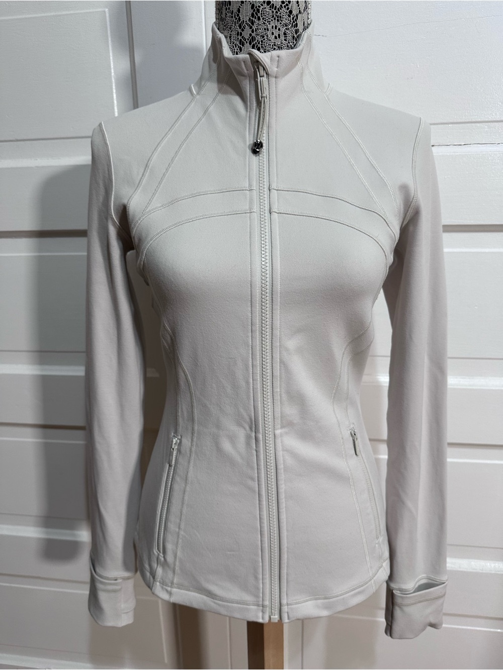 Lululemon Define Jacket *Luon Size 6 Bone Flattering Fit $138